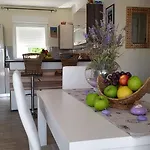 House With Swimming Pool Blue Diamond * פובליאנה