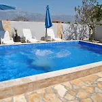 House With Swimming Pool Blue Diamond דירה *