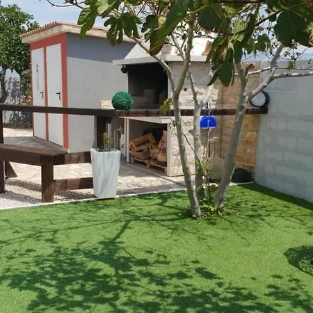 Апартаменты House With Swimming Pool Blue Diamond