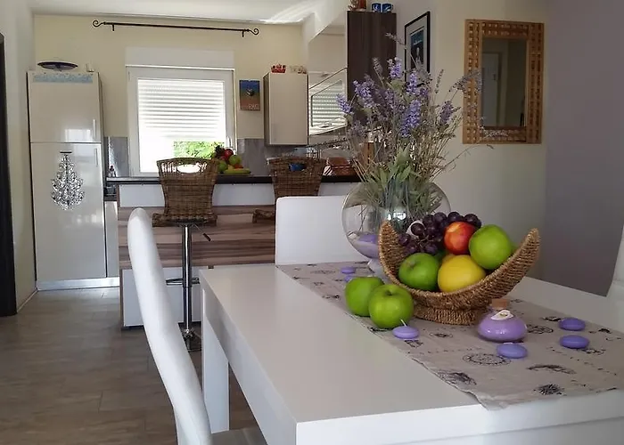 House With Swimming Pool Blue Diamond * Повляна