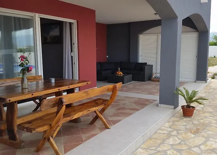 House With Swimming Pool Blue Diamond Апартаменты