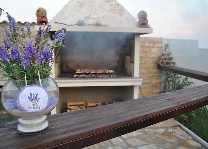 House With Swimming Pool Blue Diamond *