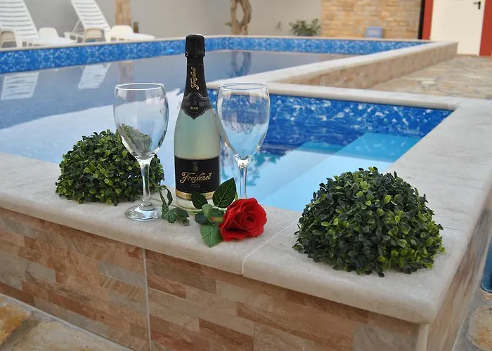 Апартаменты House With Swimming Pool Blue Diamond