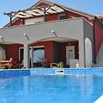 House With Swimming Pool Blue Diamond * Povljana