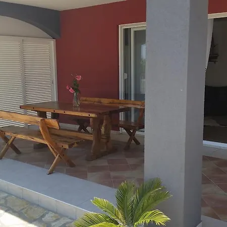 House With Swimming Pool Blue Diamond Povljana