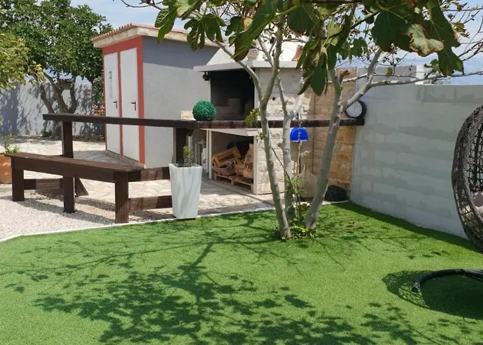 Апартаменты House With Swimming Pool Blue Diamond