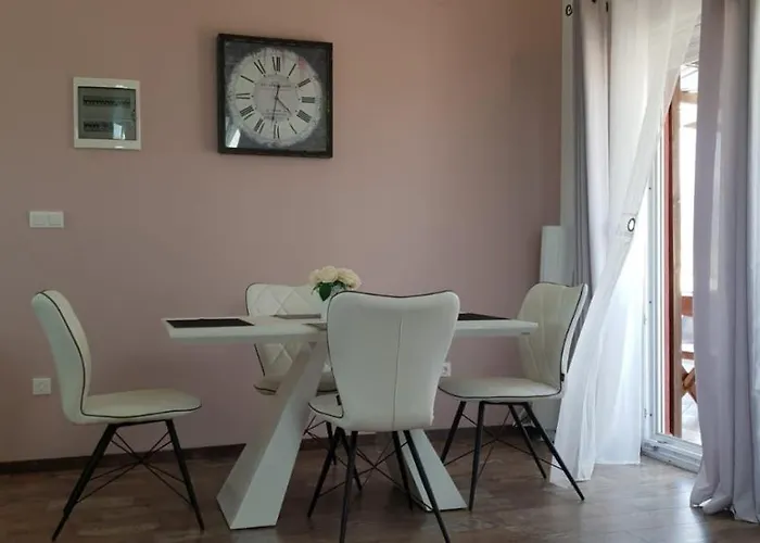 Апартаменты House With Swimming Pool Blue Diamond