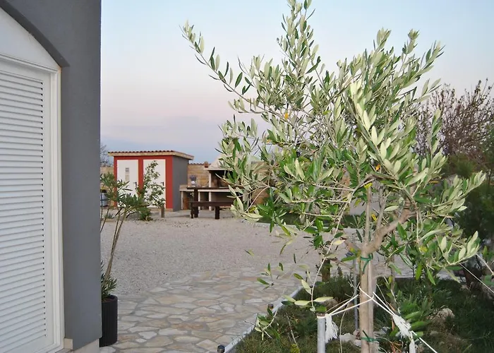 House With Swimming Pool Blue Diamond *