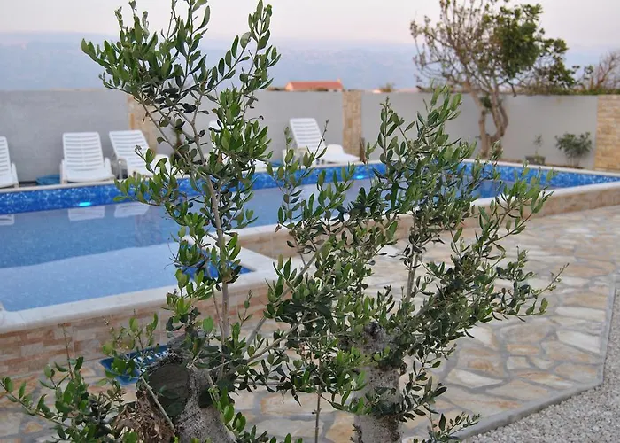 House With Swimming Pool Blue Diamond * 포블랴나