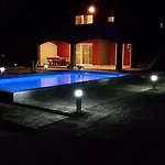 Appartement House With Swimming Pool Blue Diamond *