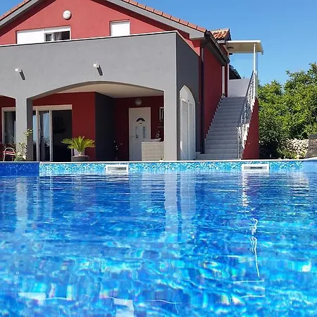 House With Swimming Pool Blue Diamond *