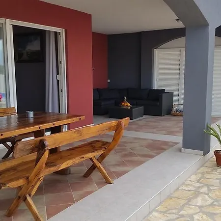 House With Swimming Pool Blue Diamond شقة