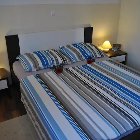 House With Swimming Pool Blue Diamond 아파트 *