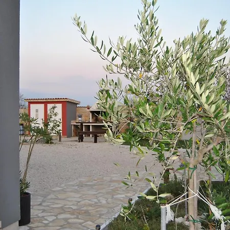House With Swimming Pool Blue Diamond *
